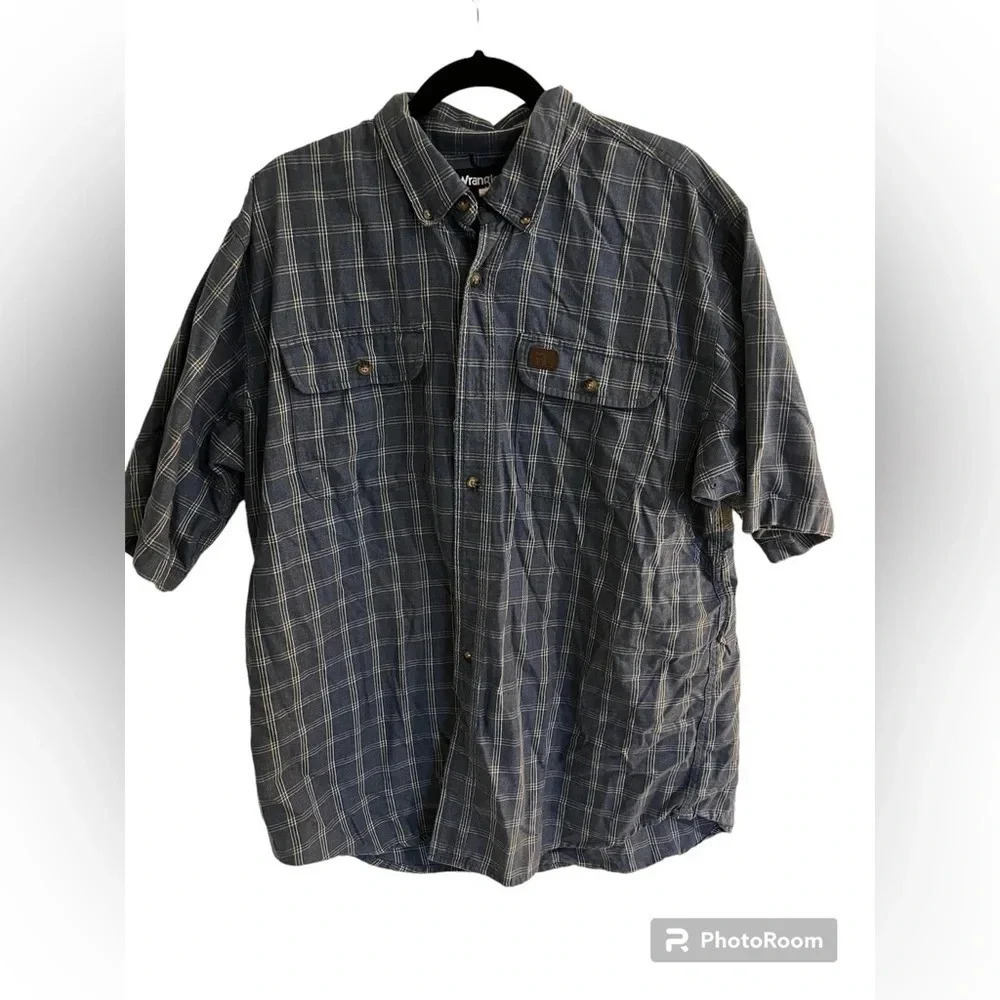 Wrangler Riggs Wear XL blue shirt sleeve plaid pattern with vents by armpits
